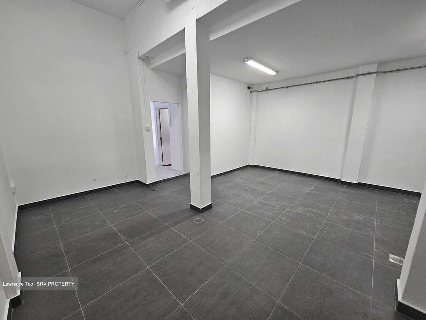 Race Course Road (D8), Retail #515200371